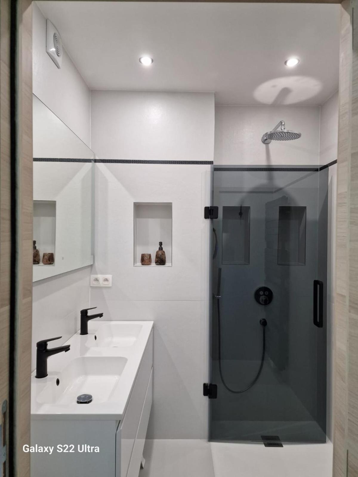 Luxury Renovated 3 Rooms Apartment Oostende Bagian luar foto