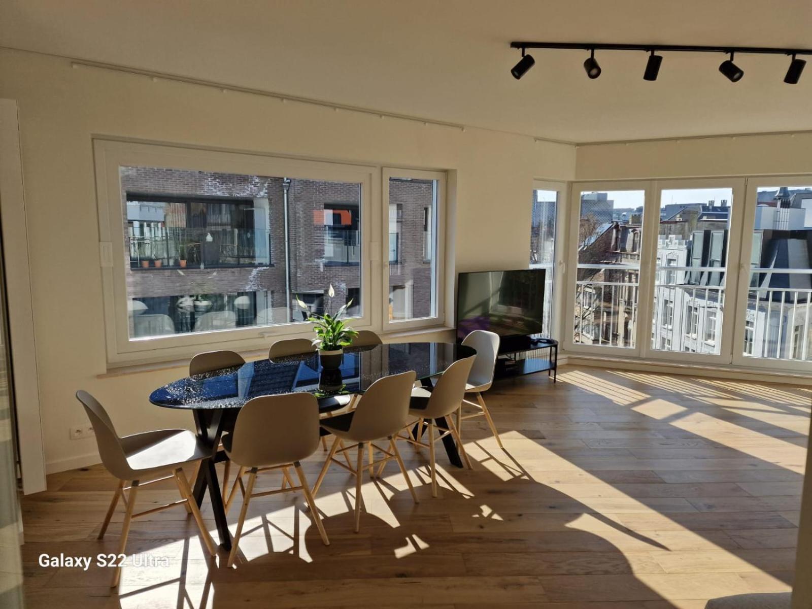Luxury Renovated 3 Rooms Apartment Oostende Bagian luar foto